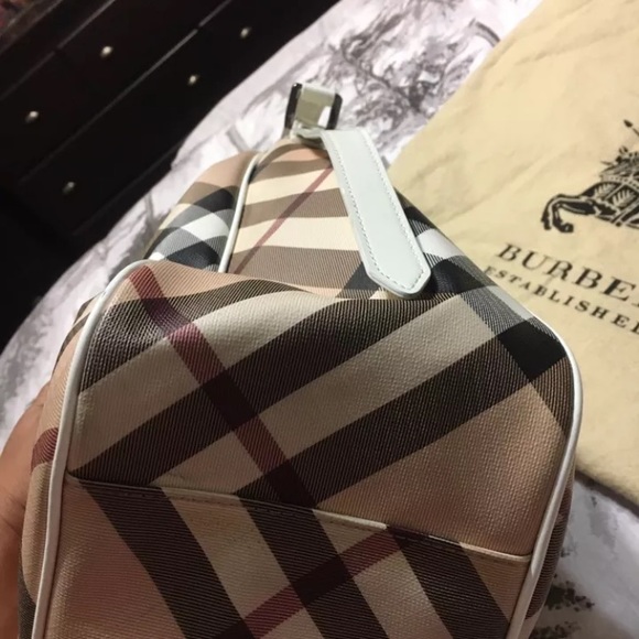 Authentic Burberry handbag - Picture 2 of 8